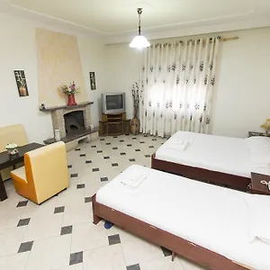 Pensión 57, Tirana